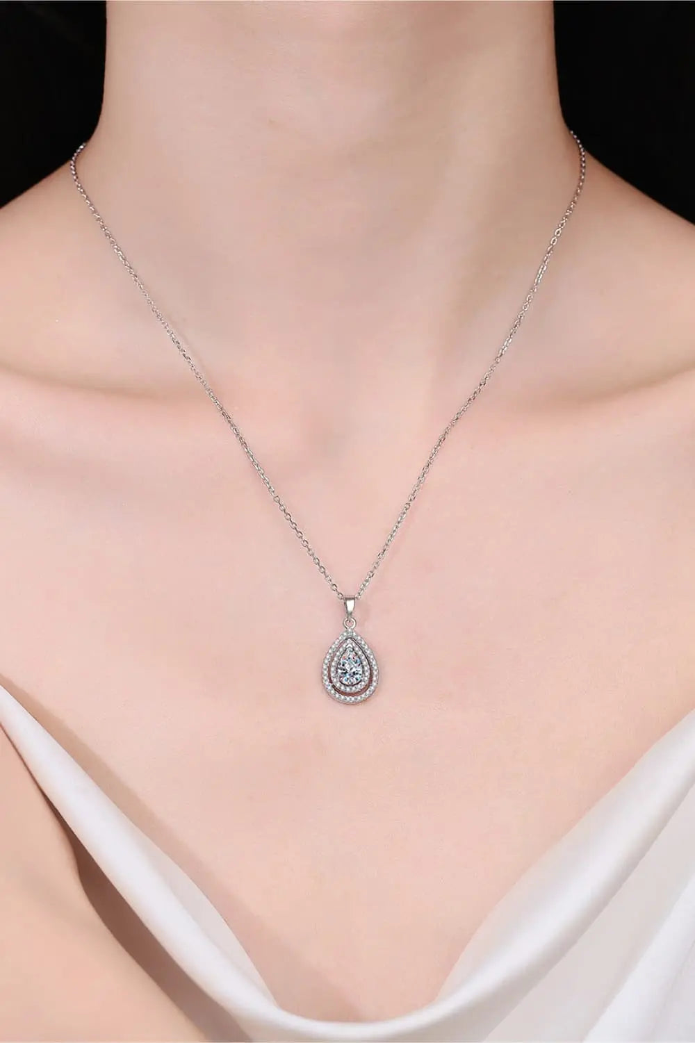 1 Carat Moissanite Teardrop Pendant Necklace Trendsi