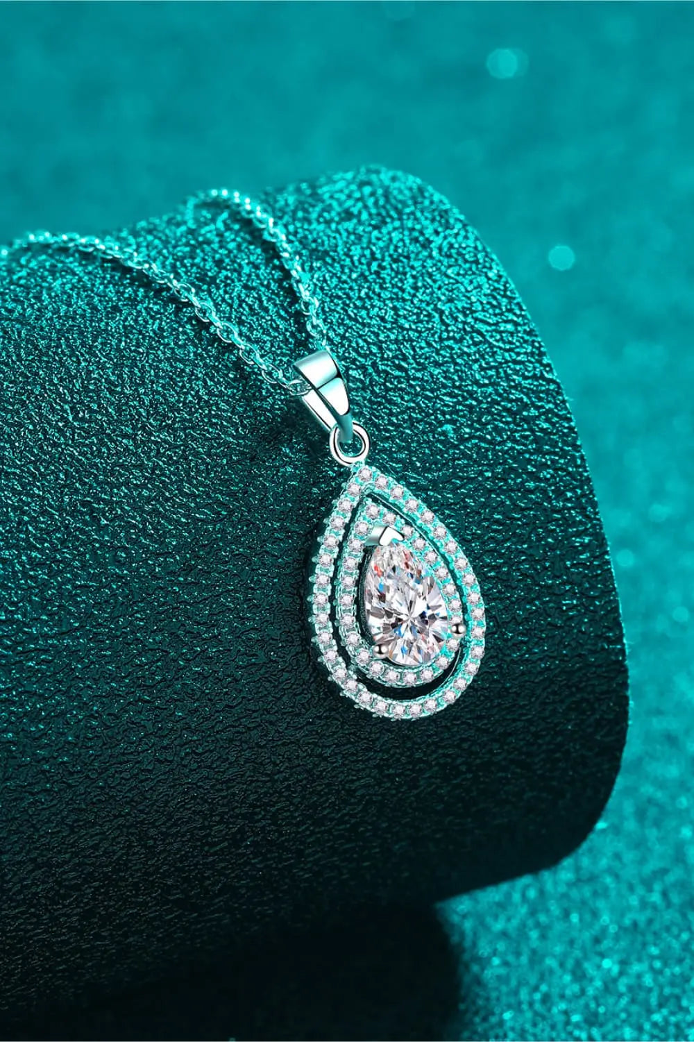 1 Carat Moissanite Teardrop Pendant Necklace Trendsi