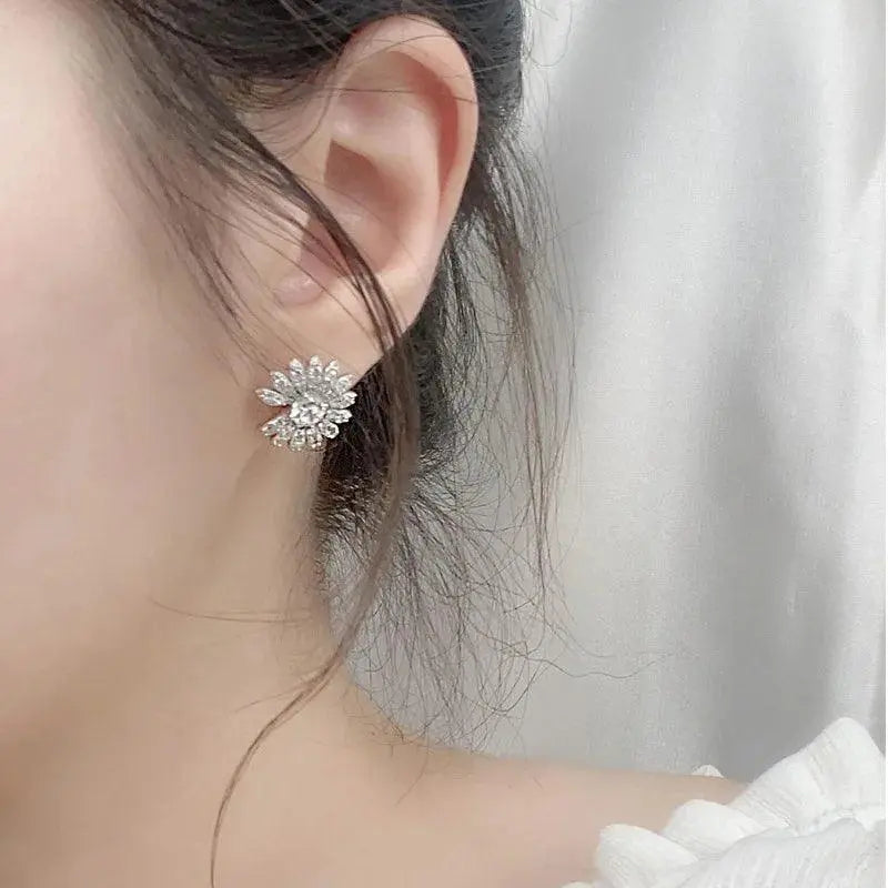 925 Sterling Silver Sweet Snowflake Stud Earrings with 0.5ct Moissanite Stones TETAEA