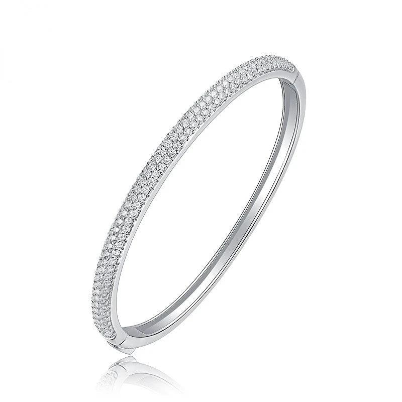 Heavy and elegant women's bracelet made of S925 sterling silver, studded with luxurious moissanite stones