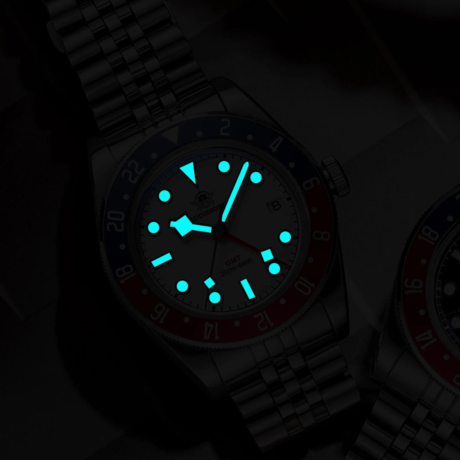 Highly Luminous Stainless Steel Quartz Watch for Diving to 200 Meters