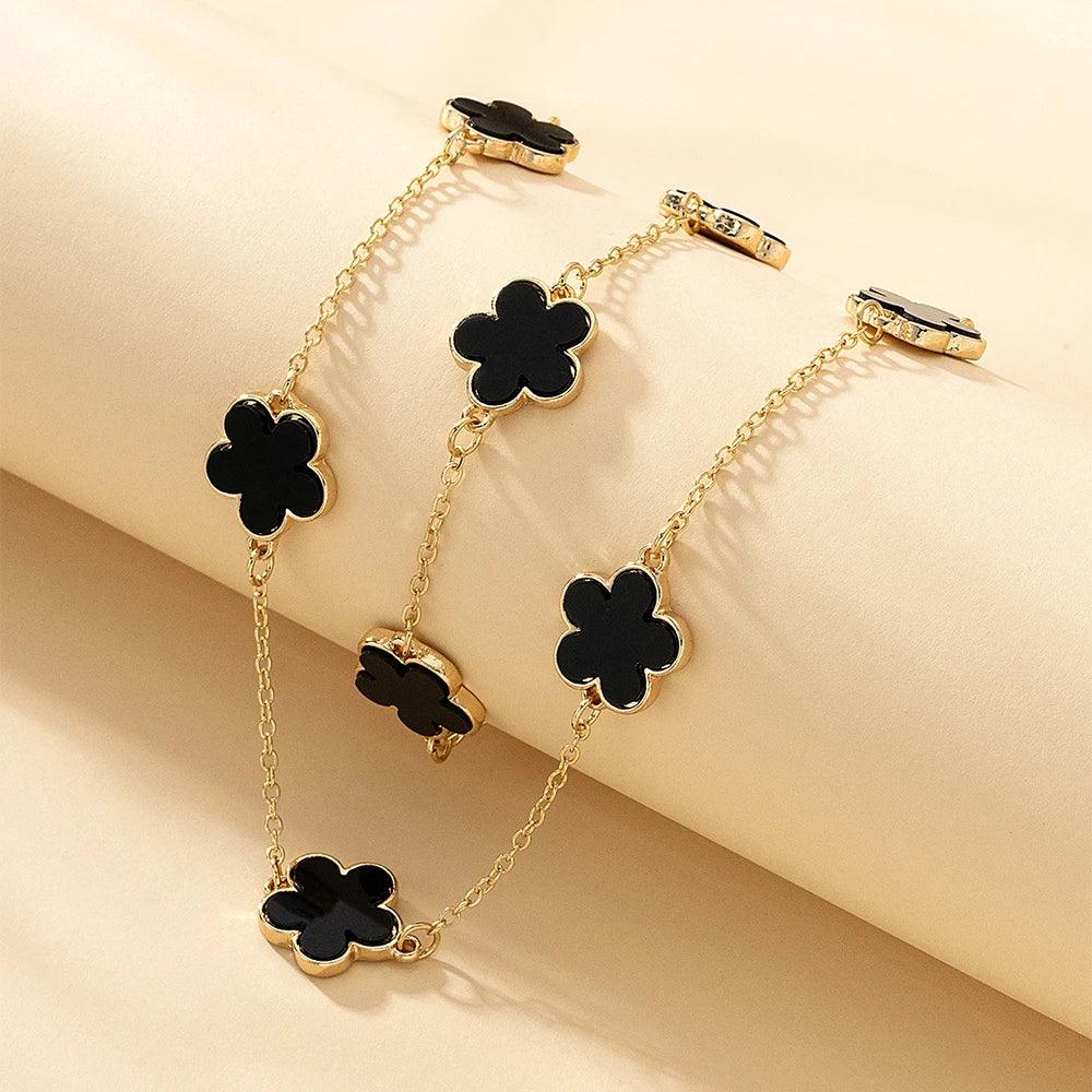 5pcs Women's Set Includes Five-Leaf Clover Bracelets, New French Style Necklaces, Rings and Earrings. This set is elegant and versatile, making it perfect for different occasions.