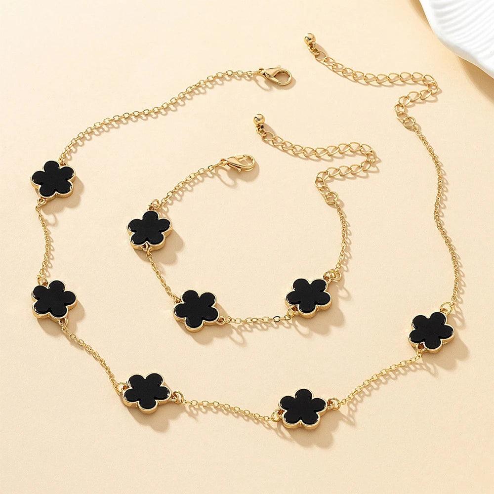 5pcs Women's Set Includes Five-Leaf Clover Bracelets, New French Style Necklaces, Rings and Earrings. This set is elegant and versatile, making it perfect for different occasions.